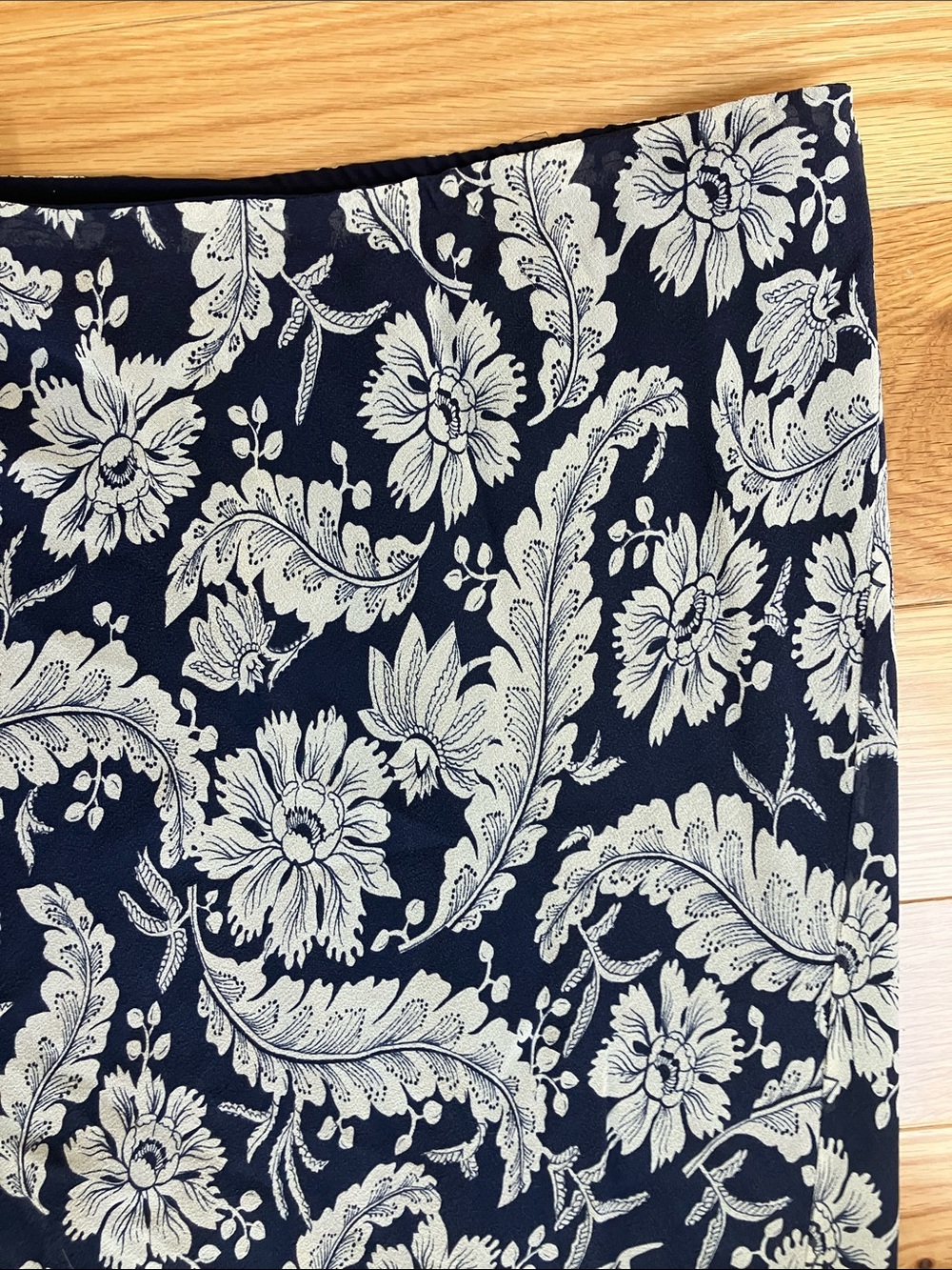 Ralph Lauren silk Navy and White Floral High-Low Skirt - Picture 3 of 7